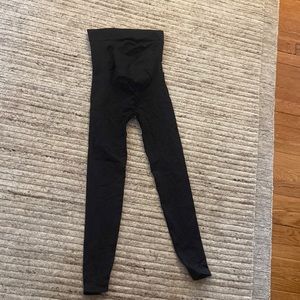 Maternity leggings (Blanqi, size small)